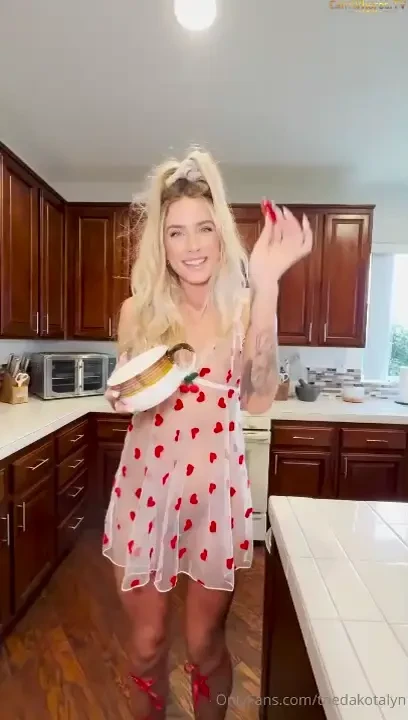 OnlyFans: Dakota Lyn Tall Blonde Beauty - Kitchen Creampie, Amateur, Full HD - Free Porn HD | FapTer.net