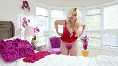Khloe Kingsley & Taylor Vixxen Teach Kissing: Mommy's Girl Explores Lesbian Love